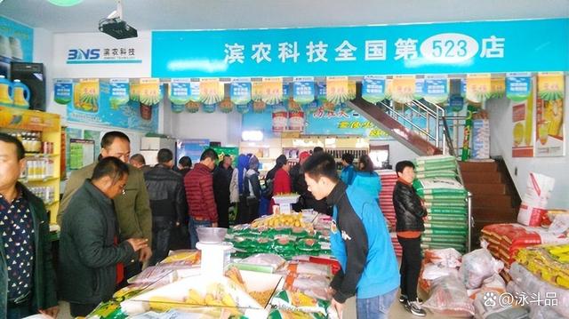 網(wǎng)購(gòu)浪潮沖擊下的農(nóng)資實(shí)體店 轉(zhuǎn)型求生，還是黯然退場(chǎng)？